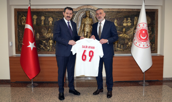 TFF Ba�kan� Hac�osmano�lu, Mill� Savunma Bakan Yard�mc�s� Ayhan'� Ziyaret Etti