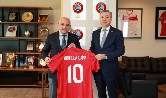 Kazakistan Bykelisi Sapiyev'den Bakan Bykeki'ye Ziyaret