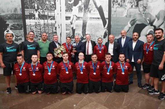 Orjinal boyutlar iin tklaynz