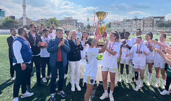 Kadnlar 1. Ligi'nde ampiyon nye Gc FK Kupasn afak Mderrisgil'den Ald