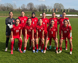 U17 K�z Mill� Tak�m�m�z, �ngiltere�ye 2-1 Ma�lup Oldu