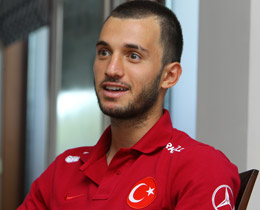 Emre olak: "Gen yldz ok, frsat veren az"