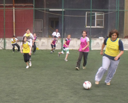 Denizlide "Annemle Futbol Oynuyorum" etkinlii yapld