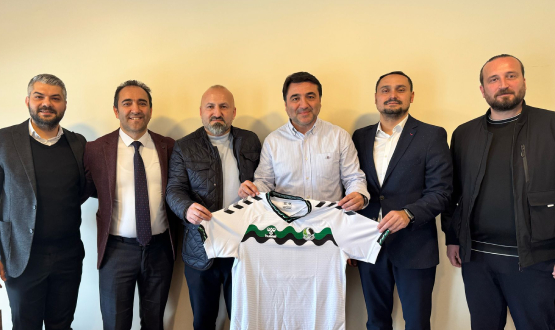 Sakaryasporlu Yöneticilerden Emrah Bayraktar'a Ziyaret