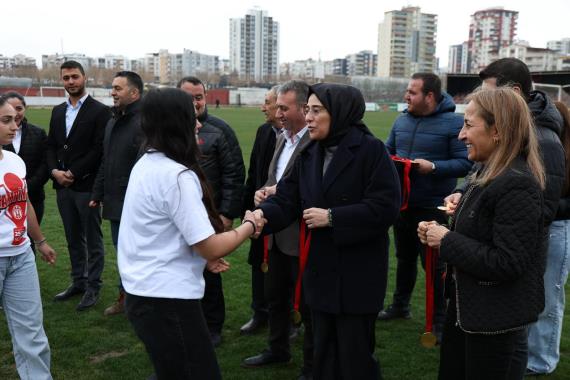 Orjinal boyutlar� i�in t�klay�n�z