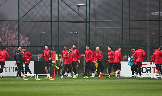 Ay-Y�ld�zl�lar, Romanya Ma��n�n Haz�rl�klar�na Devam Ediyor