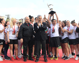 Ataşehir Belediyespor became champions of Womens 1. League