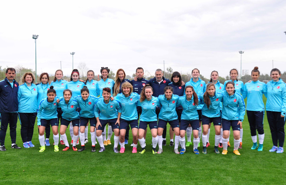 U19 Kadn Millilerin, Elit Tur kamp balad