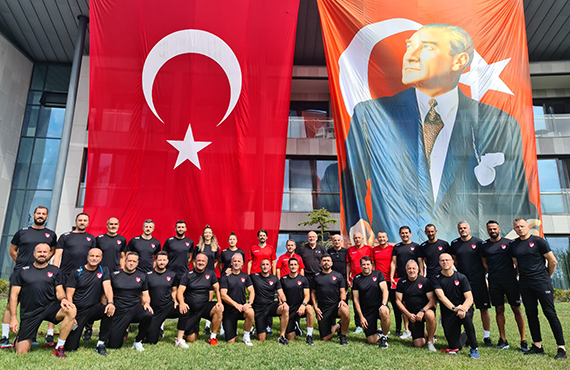 UEFA B Kaleci Antrenrl Gncelleme Program'nda Zafer Bayram kutland
