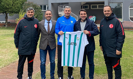 Futbol Geliim Direktr Emrah Bayraktar, Bursa'da Kulpleri Ziyaret Etti