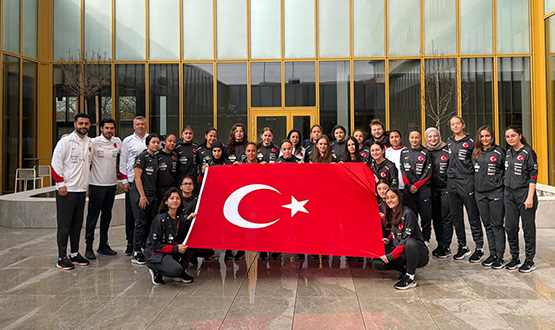 U17 K�z Mill� Tak�m�m�z, Gazi Mustafa Kemal Atat�rk ve Aziz �ehitlerimizi And�