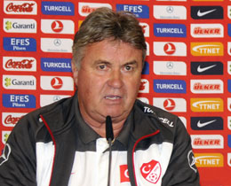 Hiddink: "Youth is future"