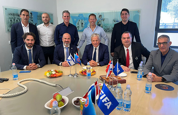 Bakan Servet Yardmc'dan srail Futbol Federasyonu Bakan Hasson'a ziyaret