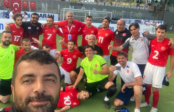 Sesi Görenler, ngiltere'yi 2-0 yenerek finale yükseldi