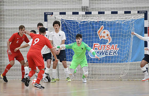 Futsal U19s draw with France: 2-2