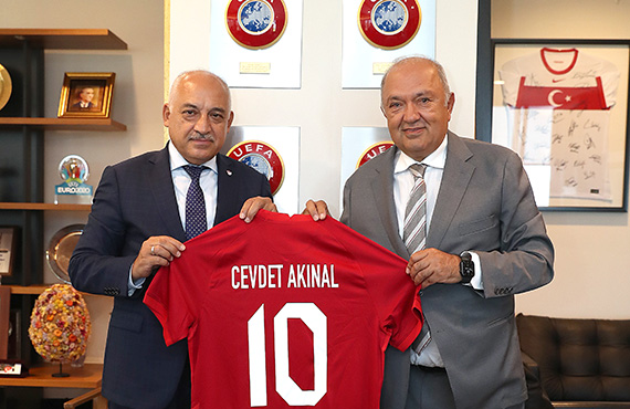 Gaziantep FK Bakan Cevdet Aknal'dan Mehmet Büyükeki'ye ziyaret