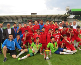 U19 Trkiye ampiyonu zmir Bykehir Belediyespor