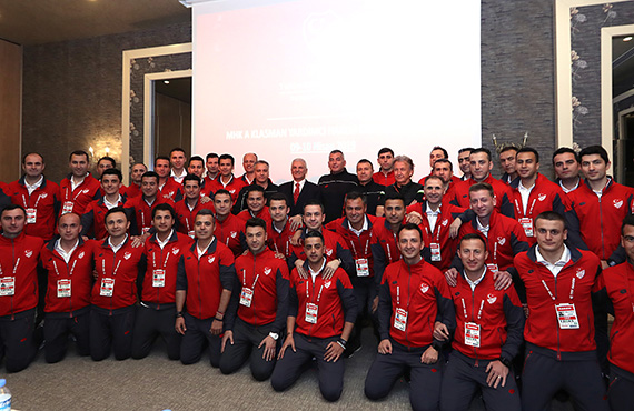 A Klasman Yardmc Hakem Semineri yaplyor