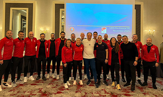 UEFA Pro Lisans Kursu 4. Mod�l E�itimi Tamamland�