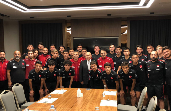 Başkan Özdemir, U19 Milli Takımımız ile bir araya geldi 