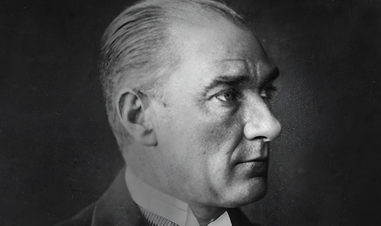 Byk nder Gazi Mustafa Kemal Atatrk' Saygyla Anyoruz