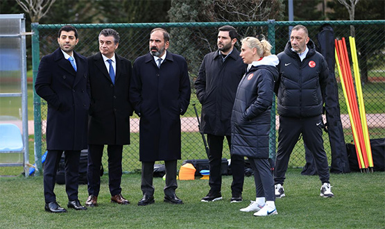 Kad�n A Mill� Tak�m�m�z Haz�rl�klar�n� S�rd�r�yor