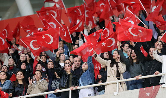 Seyirci Rekoru Kran Sivas'a Teekkr Ederiz
