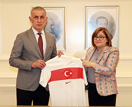Gaziantep, TFF Bakan Hacosmanoluna Fahri Hemehrilik Payesi Verdi