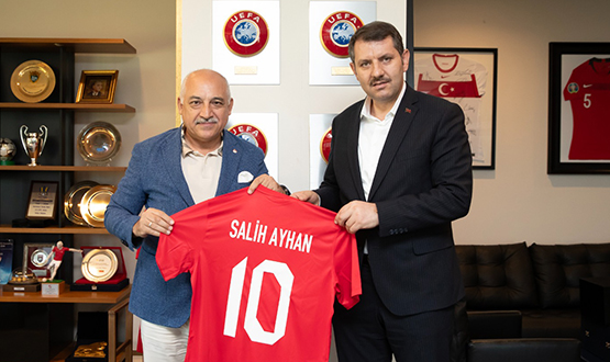 anlurfa Valisi Salih Ayhan, TFF Bakan Mehmet Bykeki'yi Ziyaret Etti