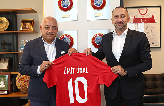 Trk Telekom CEO'su mit nal'dan, Bakan Mehmet Bykeki'ye ziyaret