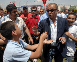 Hasan Doan ve Fatih Terim, minik futbolcular ziyaret etti