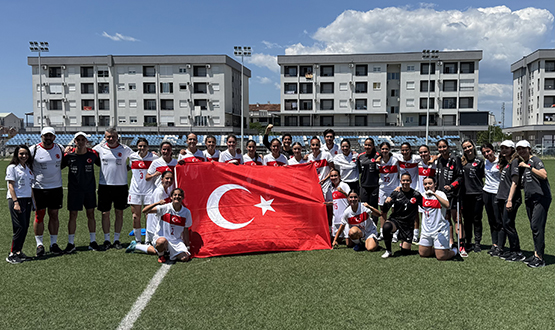 U16 K�z Mill� Tak�m�m�z, Karada�'� 4-1 Ma�lup Ederek �ampiyon Oldu