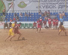 Plaj Futbolu Milli Takm, Polonyay 4-2 yendi
