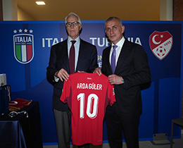 TFF Ba�kan� Hac�osmano�lu, FIGC Ba�kan� Giovanni Malag� ile Bir Araya Geldi