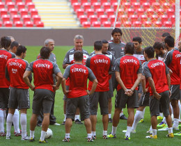 Turkey squad named for Croatia play-off