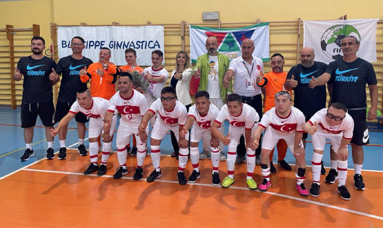 Down Sendromlu Futsal Milli Takm, Avrupa ampiyonas'nda Yar Finale Ykseldi