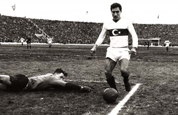 Lefter Kkandonyadis'i saygyla anyoruz