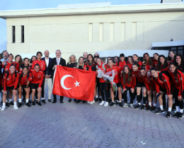 Kad�n A Mill� Tak�m�m�z� Malta�da B�y�kel�imiz Kayao�lu Kar��lad�