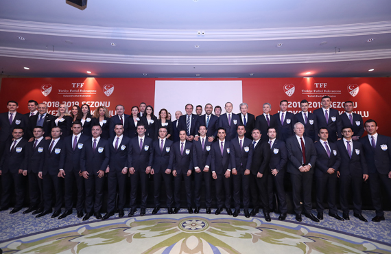 2019 yl FIFA hakemlerine kokartlar trenle takld
