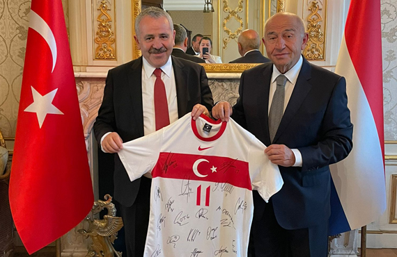 Bakan Özdemir'den Büyükelçi Dili'ye ziyaret