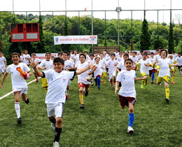7.500 children play football in Grassroots Day