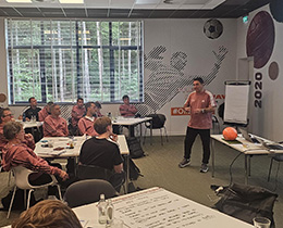 Bayraktar ve Kaya, UEFA Elit Gen Futbolcu Geliim Seminerine Katld