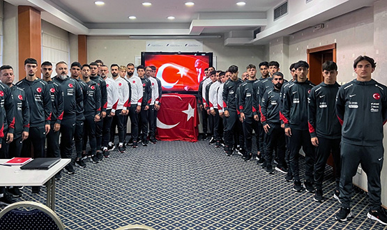 U19 ve U17 Mill Takmlarmz, Atatrk' Anma Trenleri Dzenledi