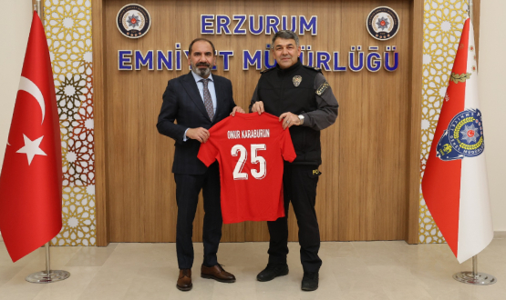TFF Ba�kan Vekili Otyakmaz, Onur Karaburun'u Ziyaret Etti