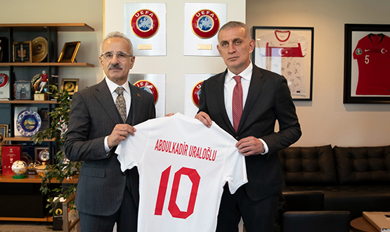Ulatrma ve Altyap Bakan Uralolu, TFF Bakan Hacosmanolu'nu Ziyaret Etti