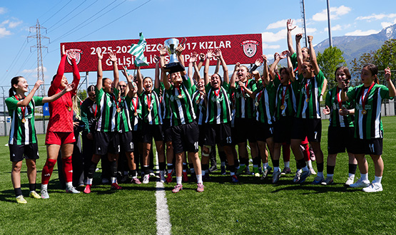 U17 K�zlar Geli�im Ligi'nde �ampiyon Dudullu Oldu