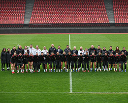 Kad�n A Mill� Tak�m�m�z, �svi�re Ma��na Haz�r