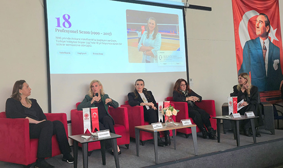 Necla G�ng�r K�ragas�, Rumeli �niversitesi'nde 8 Mart �zel Paneline Kat�ld�