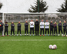 Riva�da Gen� K�z Kaleciler ��in E�itim Program� D�zenlendi