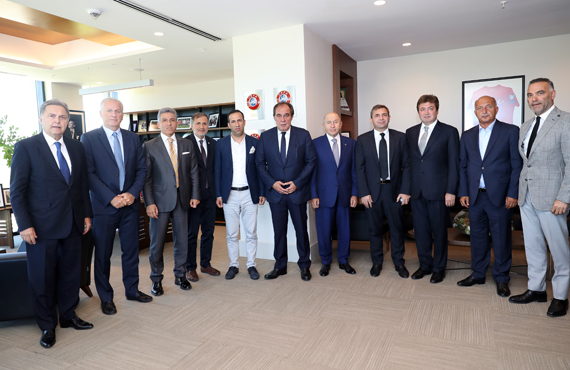 Kulplerden Bakan Demirren'e ziyaret
